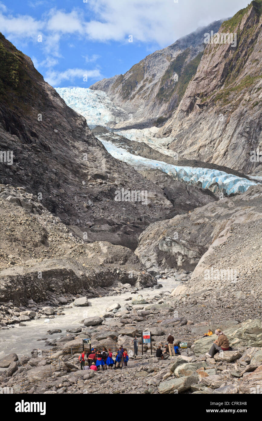 Touristen in der Nähe der Terminals von Franz Josef Glacier, West Coast, Neuseeland Stockfoto