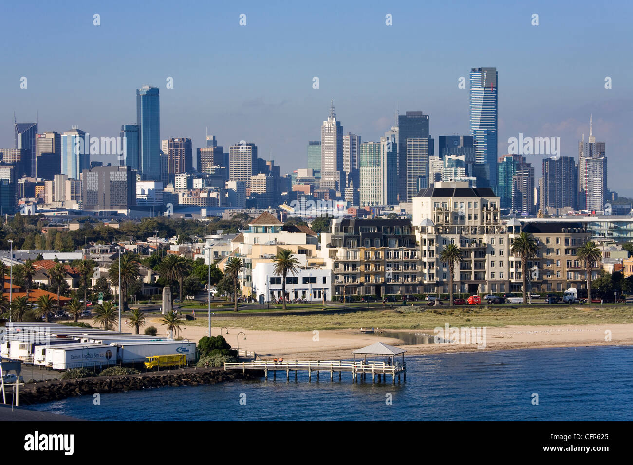 Skyline von Melbourne gesehen von Station Pier, Port Melbourne, Melbourne, Victoria, Australien, Pazifik Stockfoto