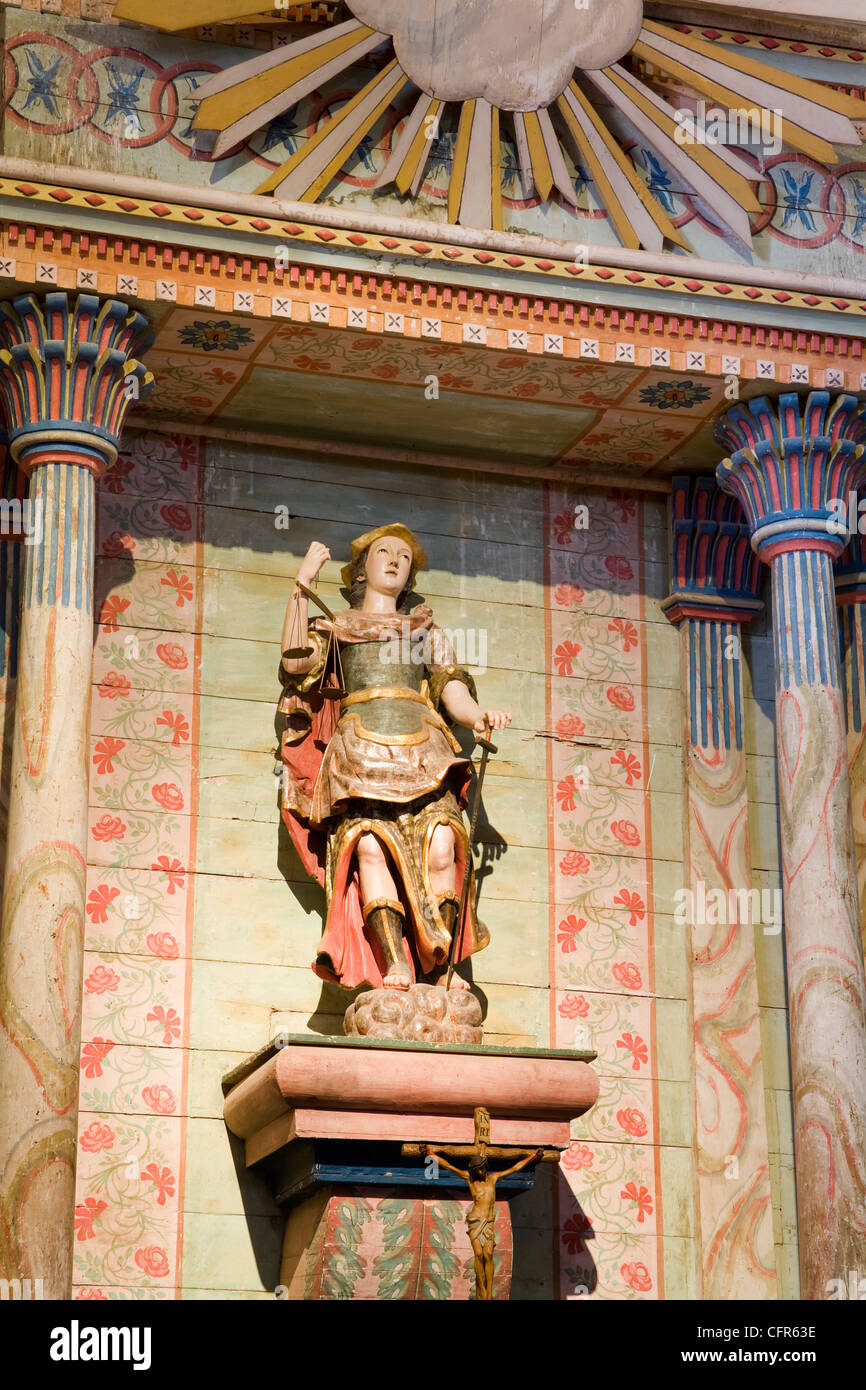 Altar-Statue in Mission San Miguel Arcangel, California, Vereinigte Staaten von Amerika, Nordamerika Stockfoto
