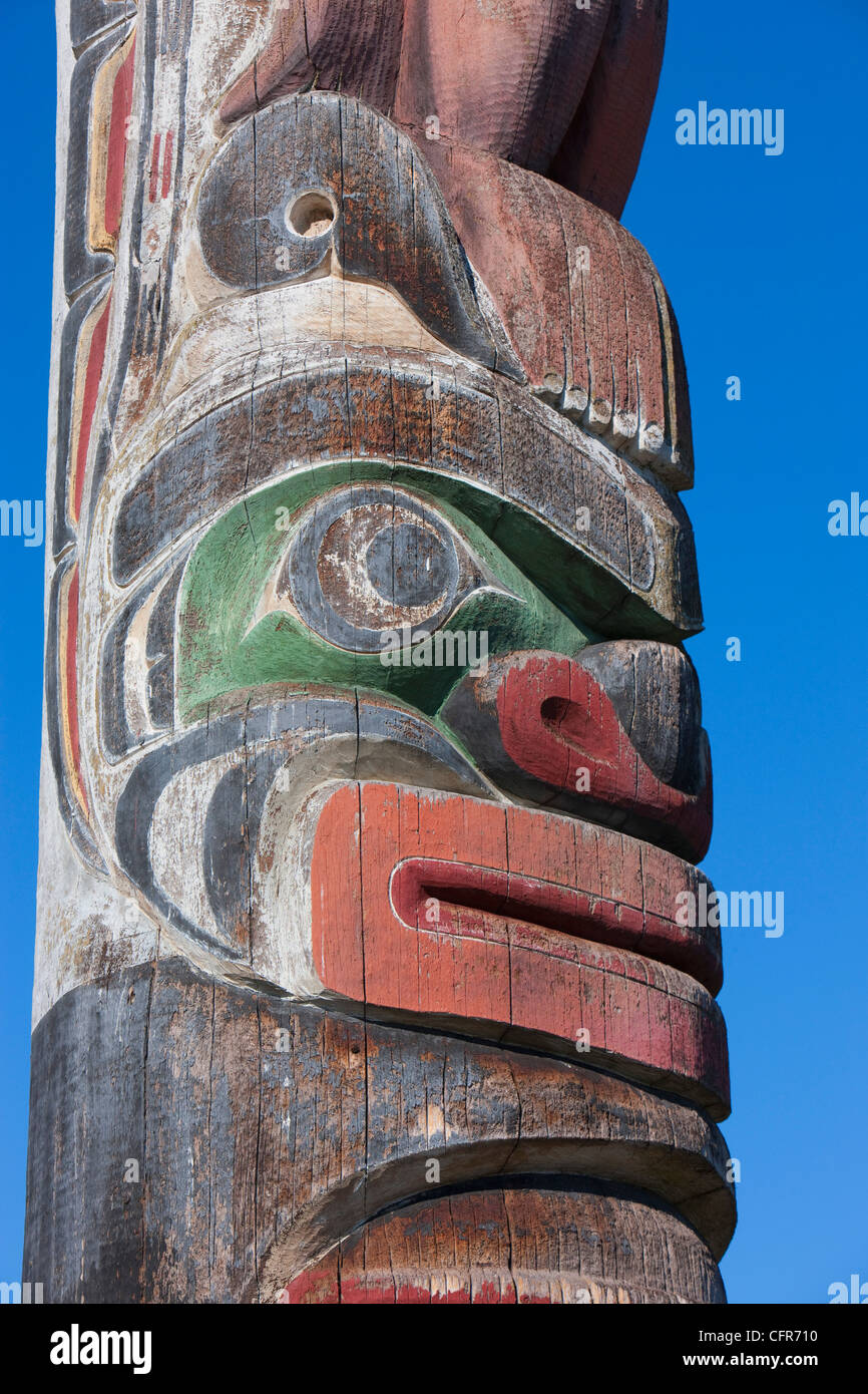 Abschnitt der Totempfahl außerhalb des Maritime Museum, Vancouver, Britisch-Kolumbien, Kanada, Nordamerika Stockfoto