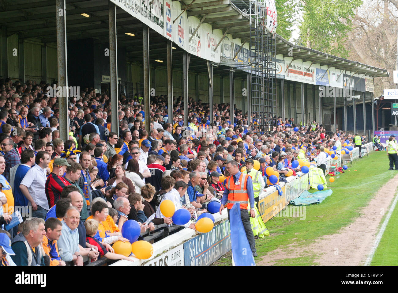 Fußball-Fans Shrewsbury Town Football Club - Gay Meadow Stockfoto