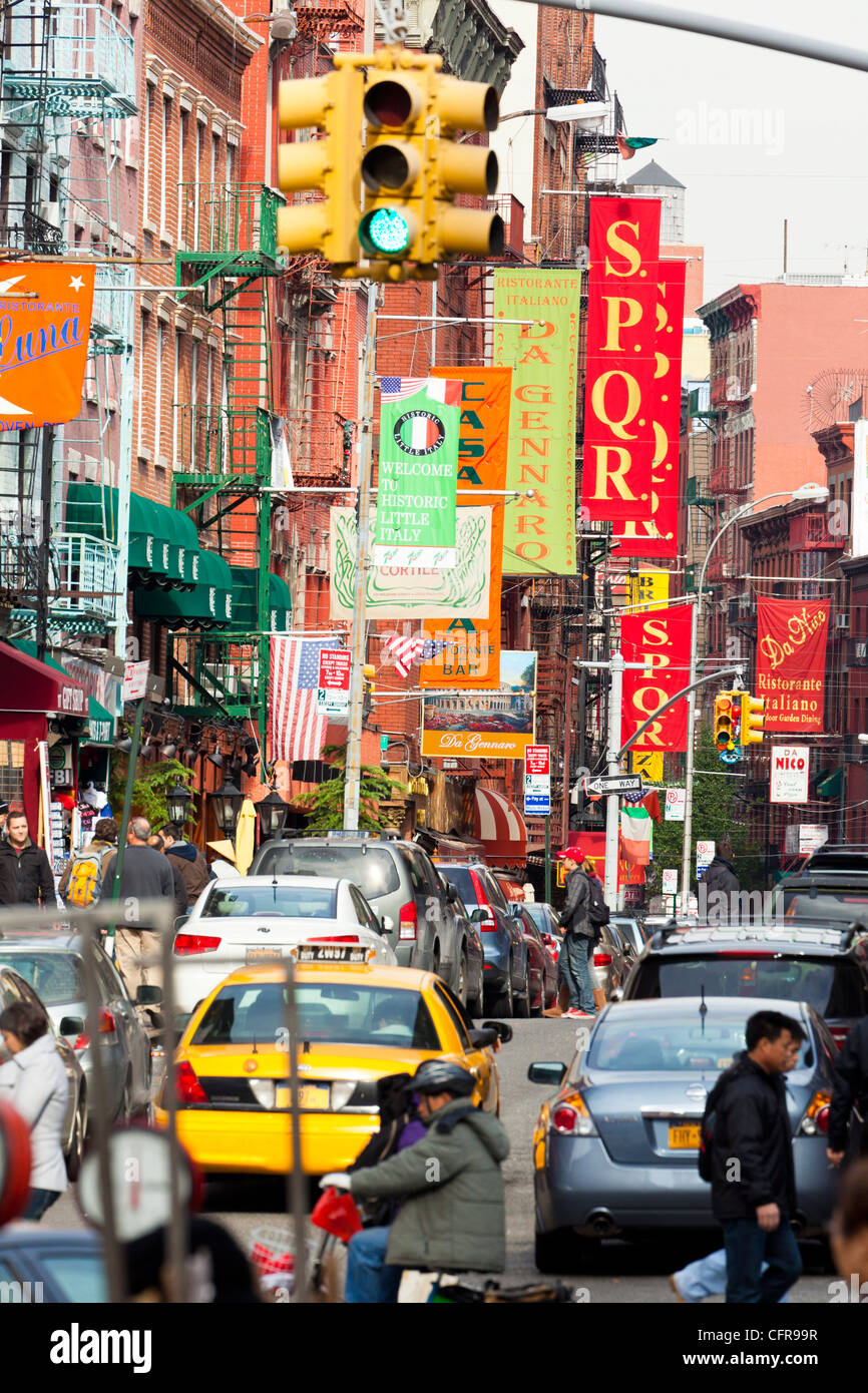 Typische Straßenszene in Little Italy, Manhattan, New York City, New York, Vereinigte Staaten von Amerika, Nordamerika Stockfoto