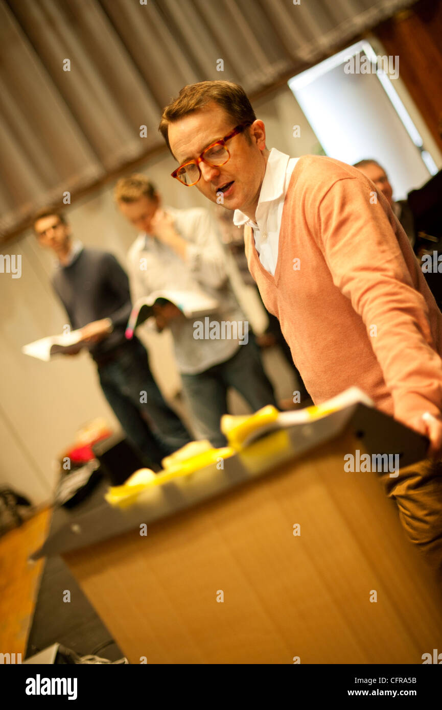 Dirigent TIM RHYS EVANS Proben nur Kinder laut Kinderchor für eine Aufführung von Mahlers 8. Symphonie, März 2012 Stockfoto