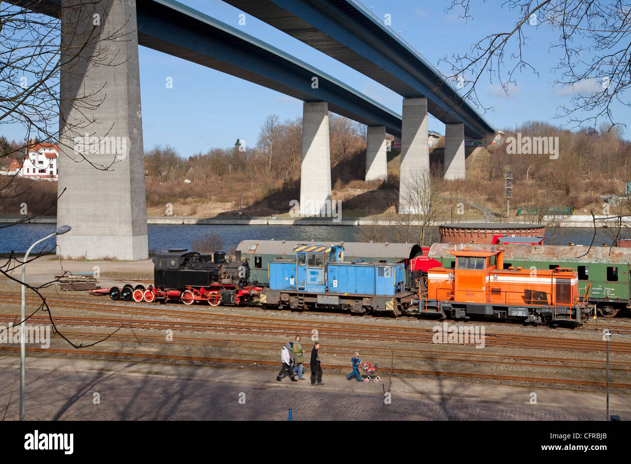 Autobahnbrücke über den Nord-Ostsee-Kanal, Kiel, Schleswig-Holstein, Deutschland Stockfoto