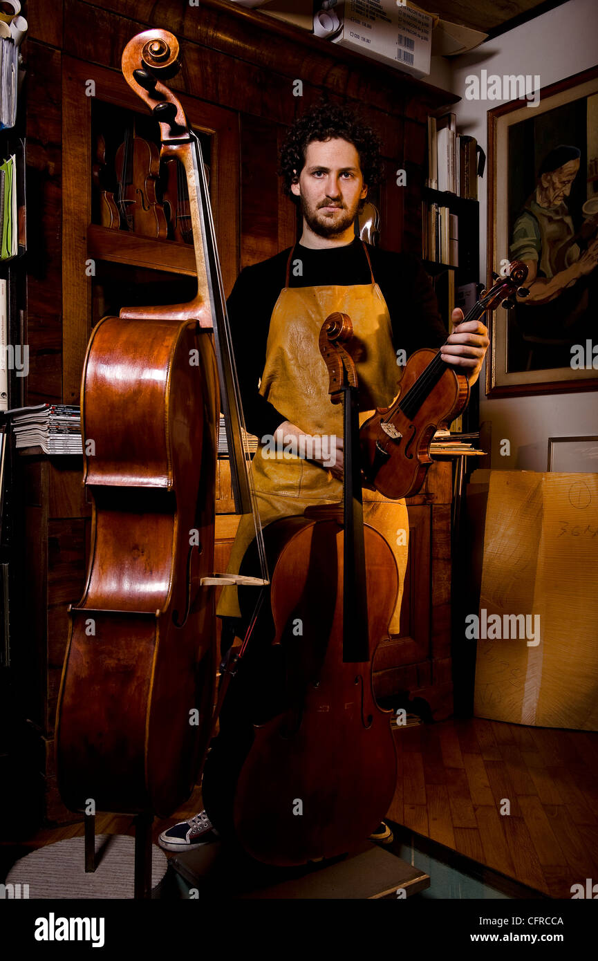 Lautenisten Shop in Florenz: Vettori Lutherie, Handwerker, Handwerker, Musikinstrument, Violine Stockfoto