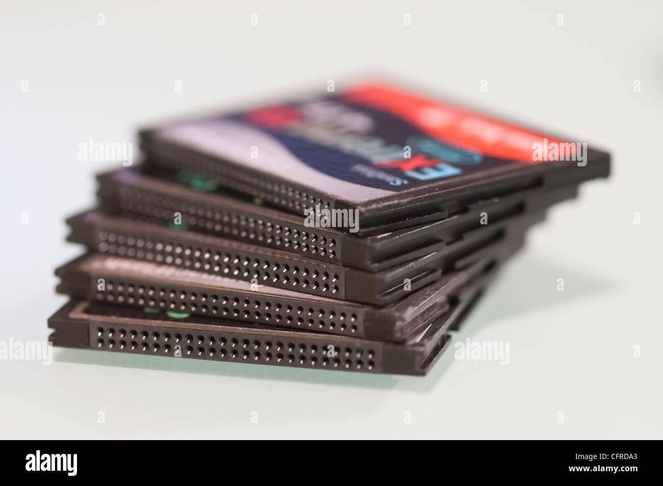 Haufen von compact Flash-Speicherkarten. Stockfoto