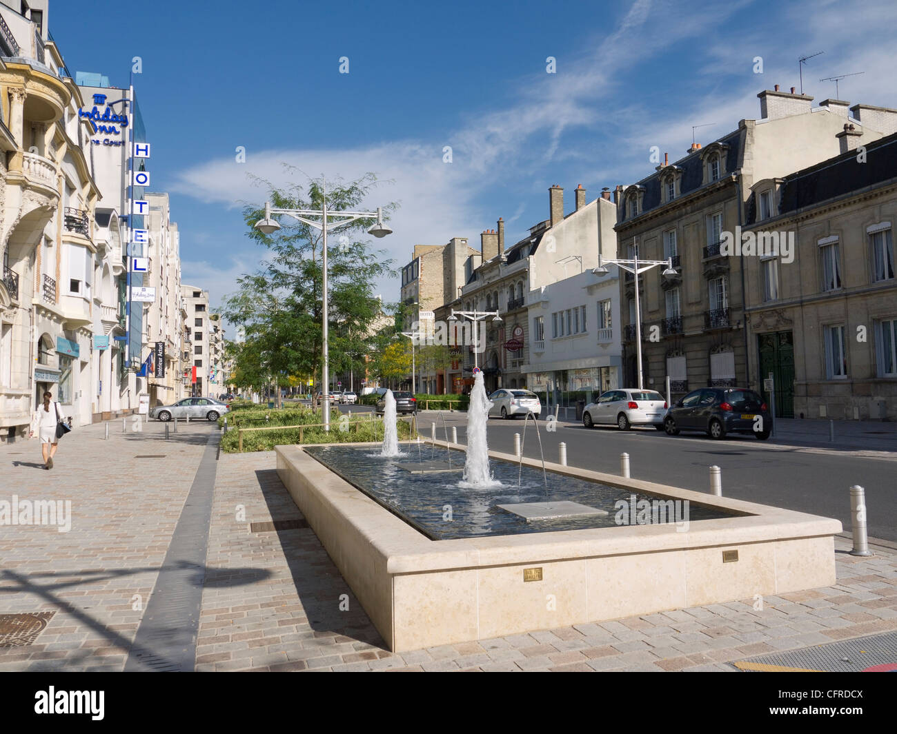 Brunnen entlang der Rue Buirette im Zentrum von Reims, Frankreich Stockfoto