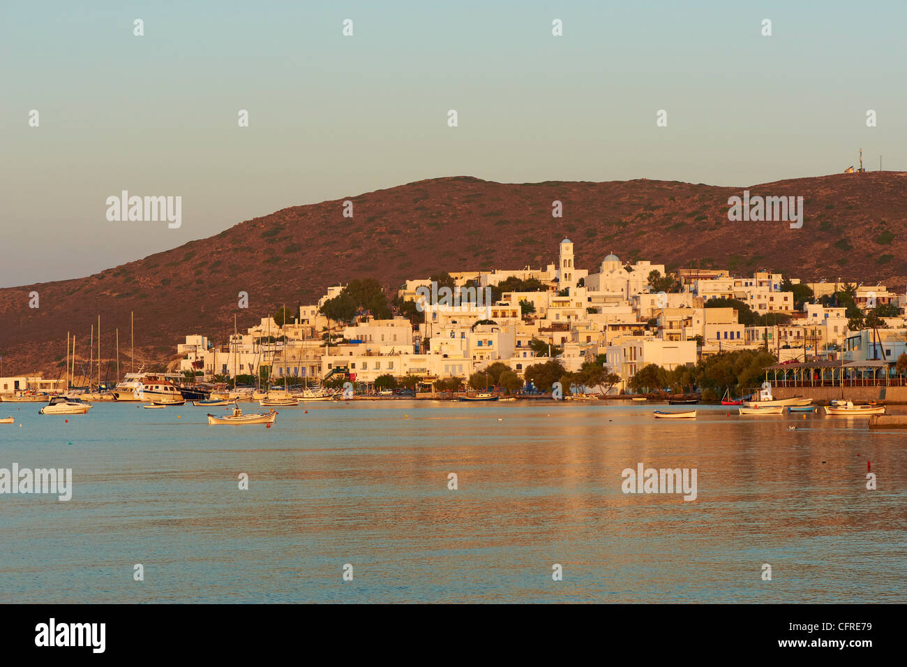 Stadt und Hafen, Adamas, Milos, Kykladen, griechische Inseln, Ägäis, Griechenland, Europa Stockfoto