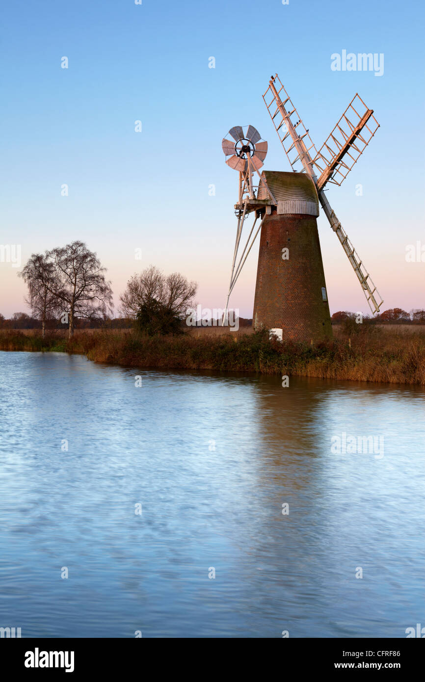 Eine Ansicht des Turf Moor Mühle neben den Fluss Ant at wie Hügel, Norfolk, England, Vereinigtes Königreich, Europa Stockfoto