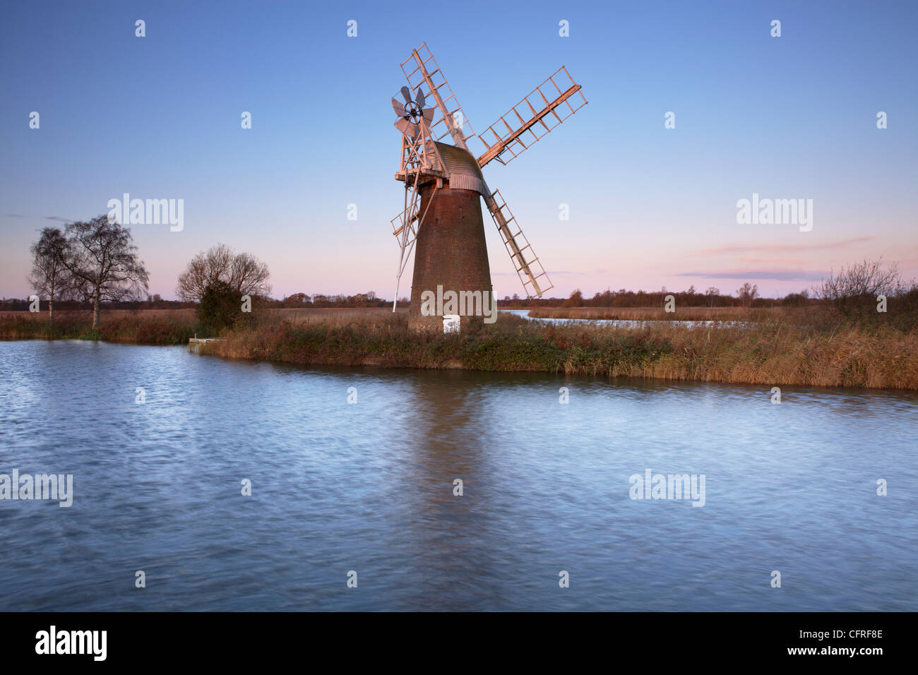 Eine Ansicht des Turf Moor Mühle neben den Fluss Ant at wie Hügel, Norfolk, England, Vereinigtes Königreich, Europa Stockfoto