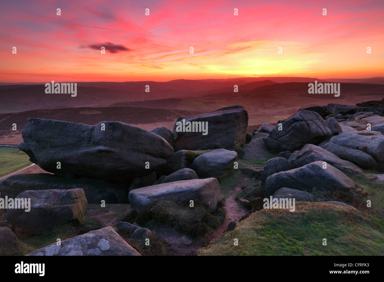 Horizontale Foto der Ansicht von Stanage Edge im Peak District National Park Stockfoto