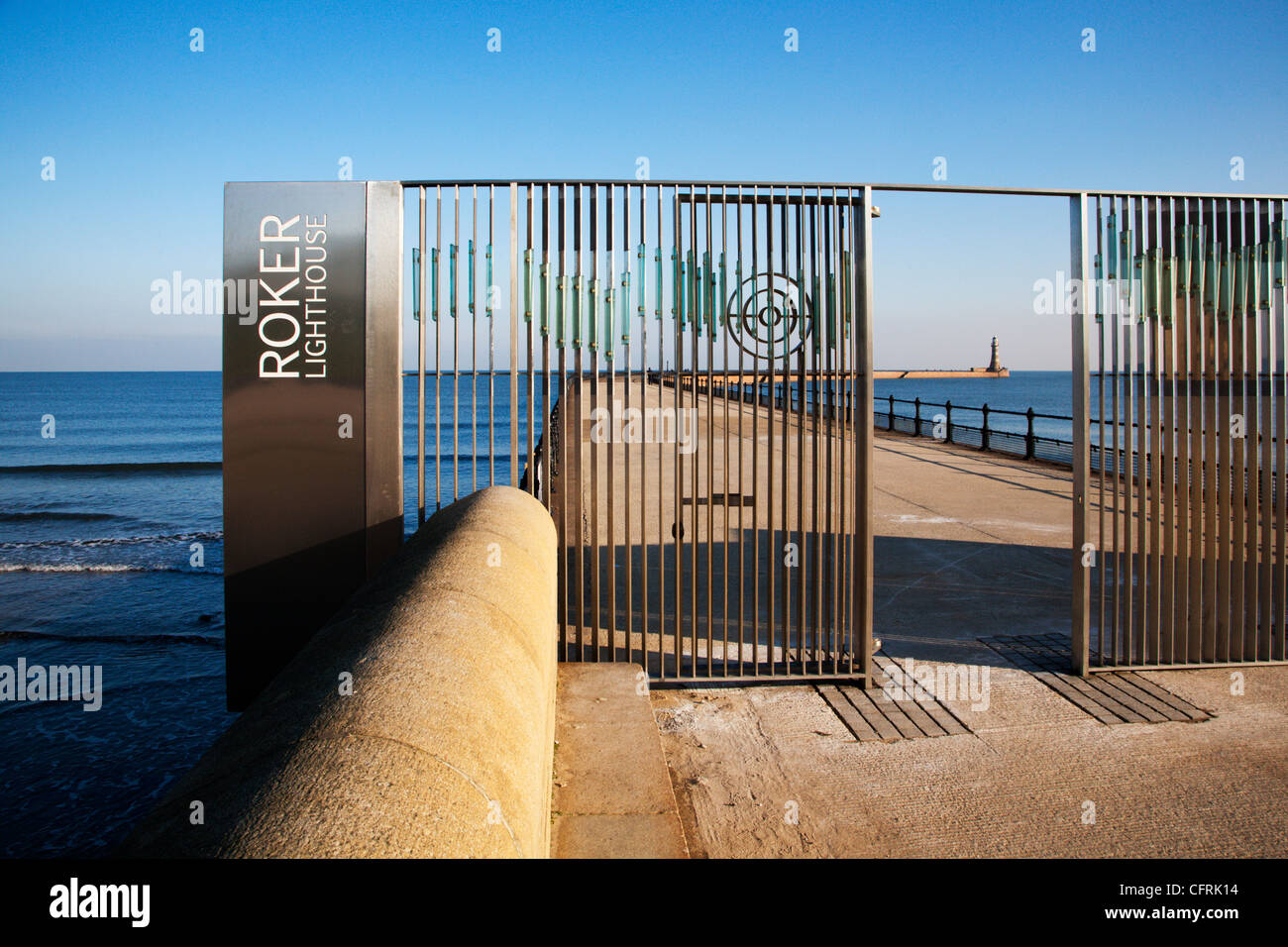 Roker Mole und Leuchtturm Sunderland England Stockfoto