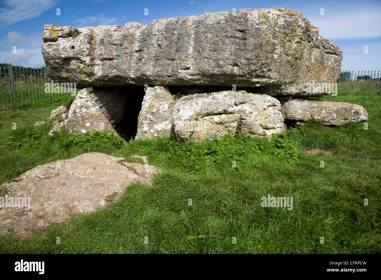 Neolithische Grabkammer am Lligwy, in der Nähe von Moelfre, Anglesey, Nordwales Stockfoto