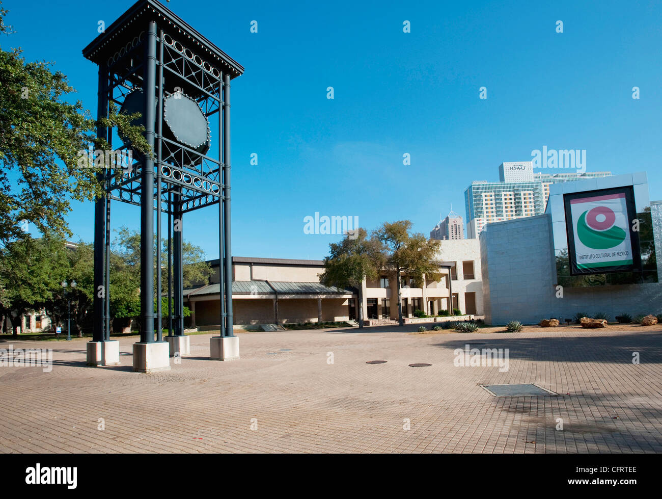 USA, Texas, San Antonio, HemisFair Park Plaza Art und Weise, kulturellen Institute of Mexico, Clock Tower Stockfoto