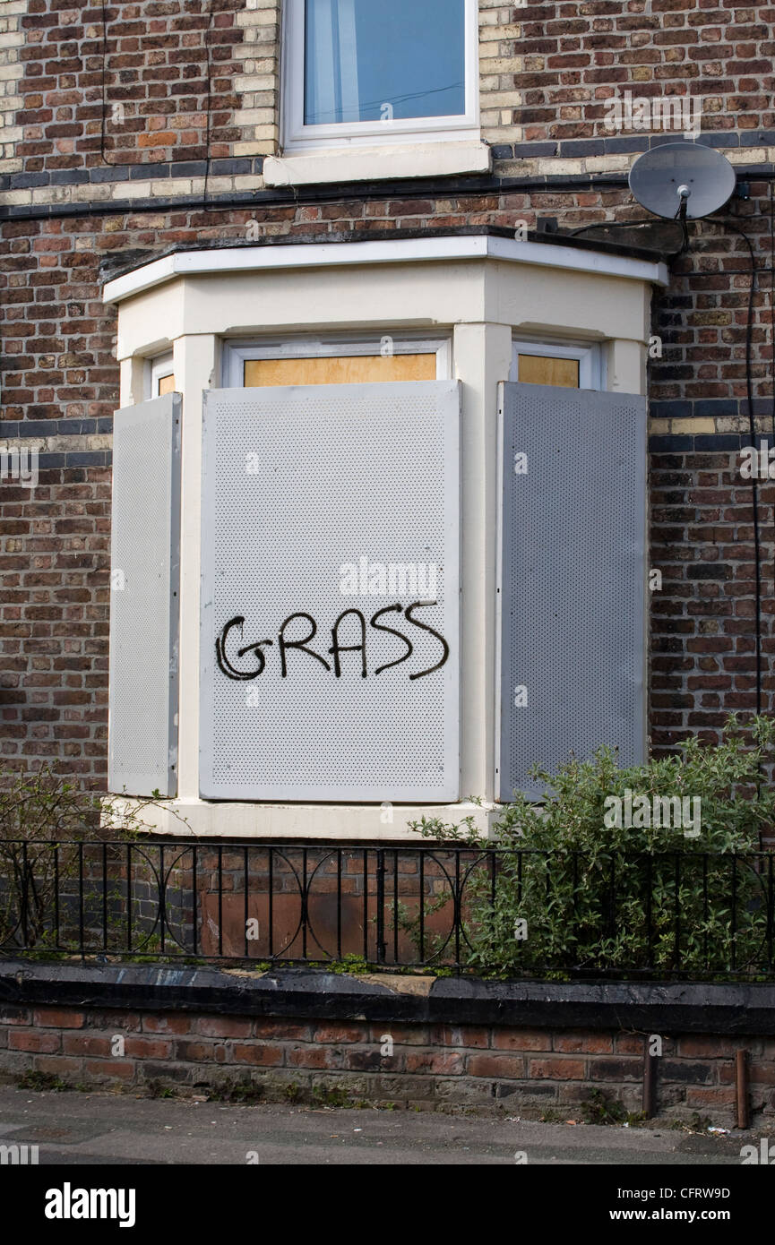 Liverpool städtischer Entbehrung, Haus mit Brettern vernagelt Stockfoto