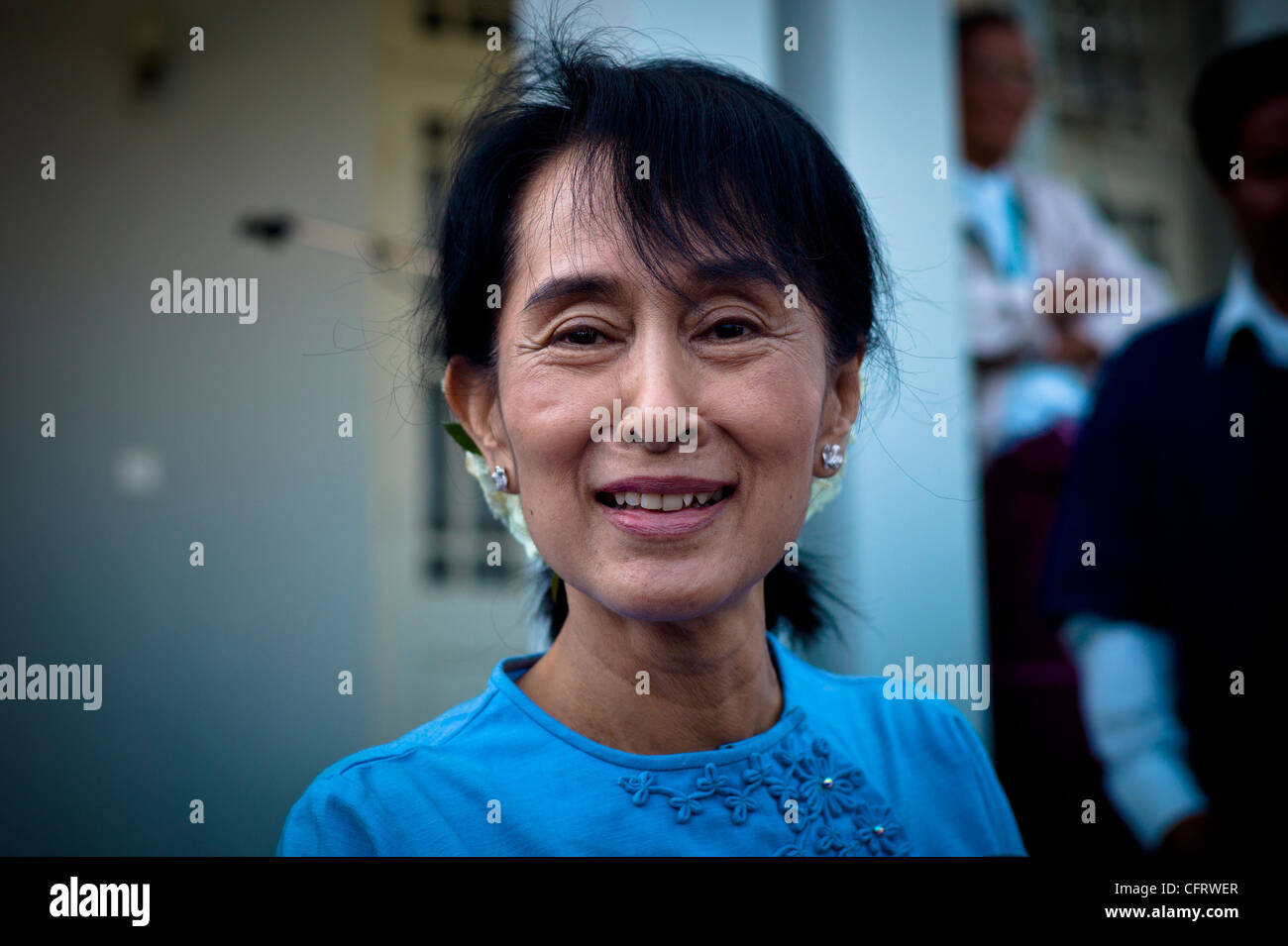 Aung San Suu Kyi, die Anführer der Burmas Nationalliga für Demokratie, zu Hause in Rangun Stockfoto