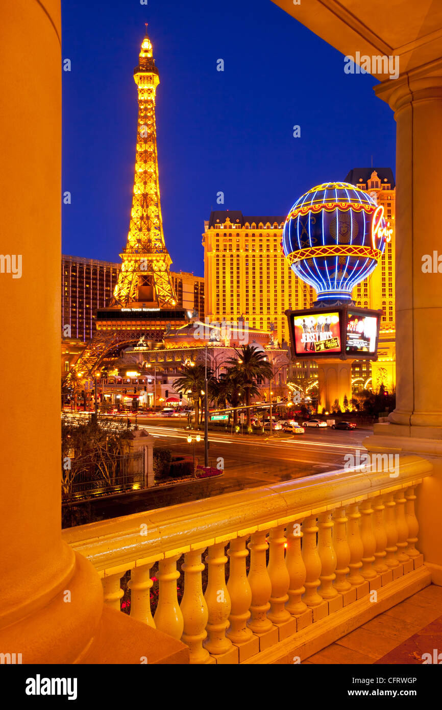 Das Paris Hotel bei Dämmerung, Las Vegas, Nevada, USA Stockfoto