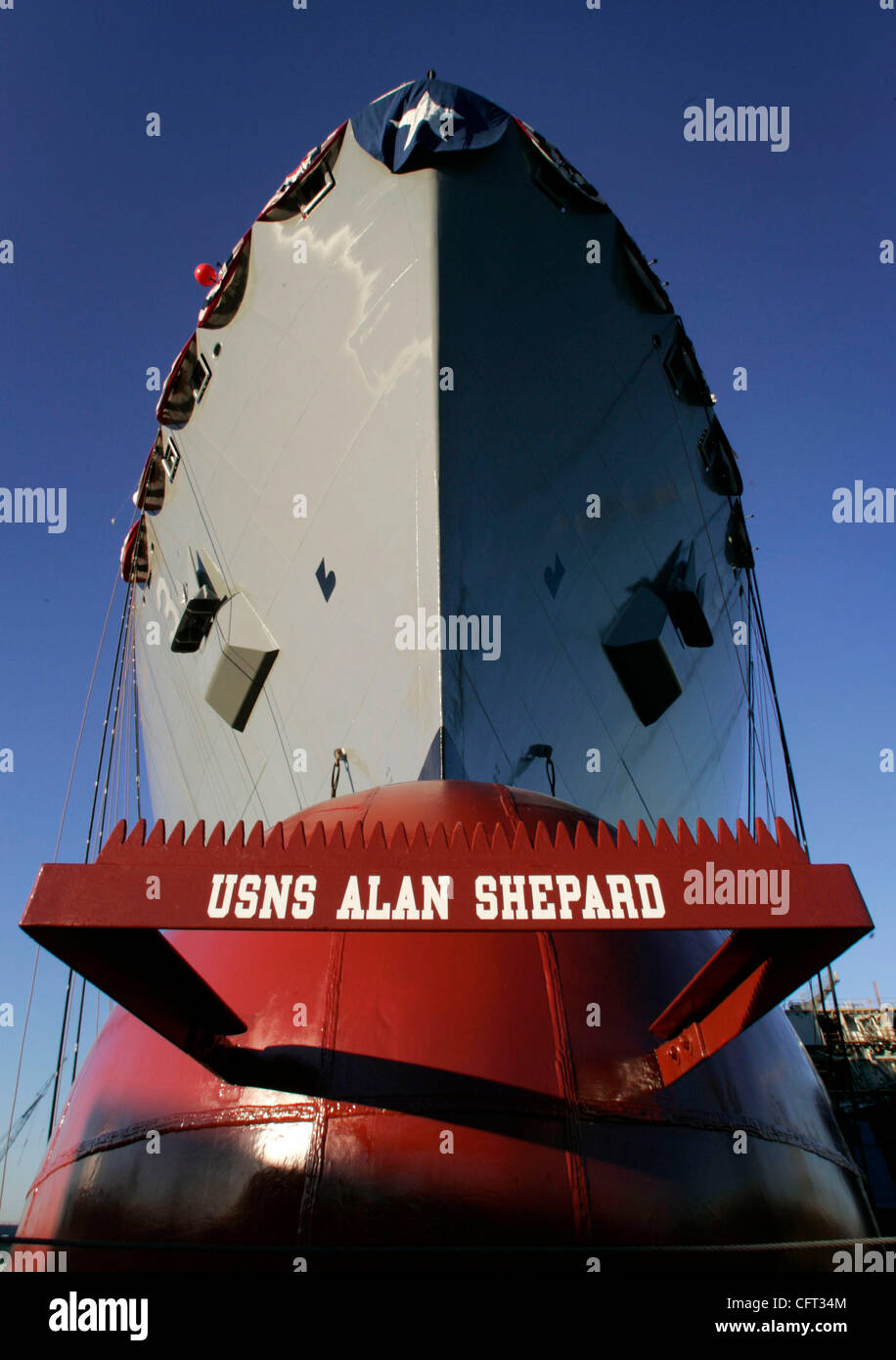 HLshepShip265550x005.jpg 06.12.2006 BARRIO LOGAN (San Diego, Kalifornien) USA  die USNS ALAN SHEPARD, benannt nach der erste Amerikaner im Weltall und ist der US-Marine neueste erneute Lieferung Schiff bekommt bereit, getauft und startete in San Diego Bay von der General Dynamics NASSCO Werft, wo es bu war, Stockfoto
