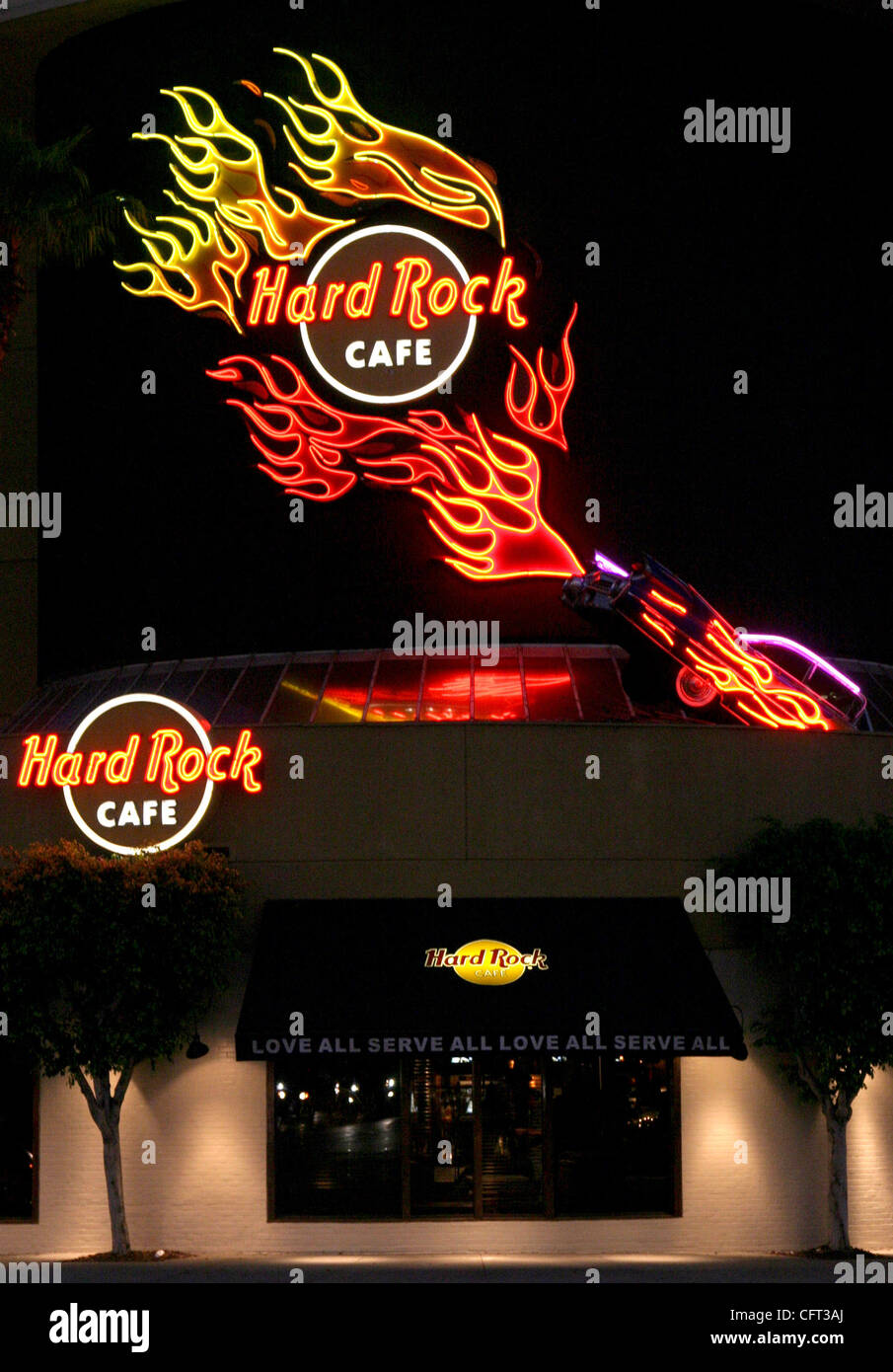 7. Dezember 2006; Beverly Hills, CA, USA; Sitz in der Florida Seminole indianischen Stamm hat die Musik-Themen Hard Rock Cafe Kette für fast $ 1 Milliarde, in eine Bewegung, die wachsenden Reichtum und macht von nativen Völker des Landes unterstreicht gekauft "Dies ist ein stolzer Moment für die Seminole-Stamm von Flo Stockfoto