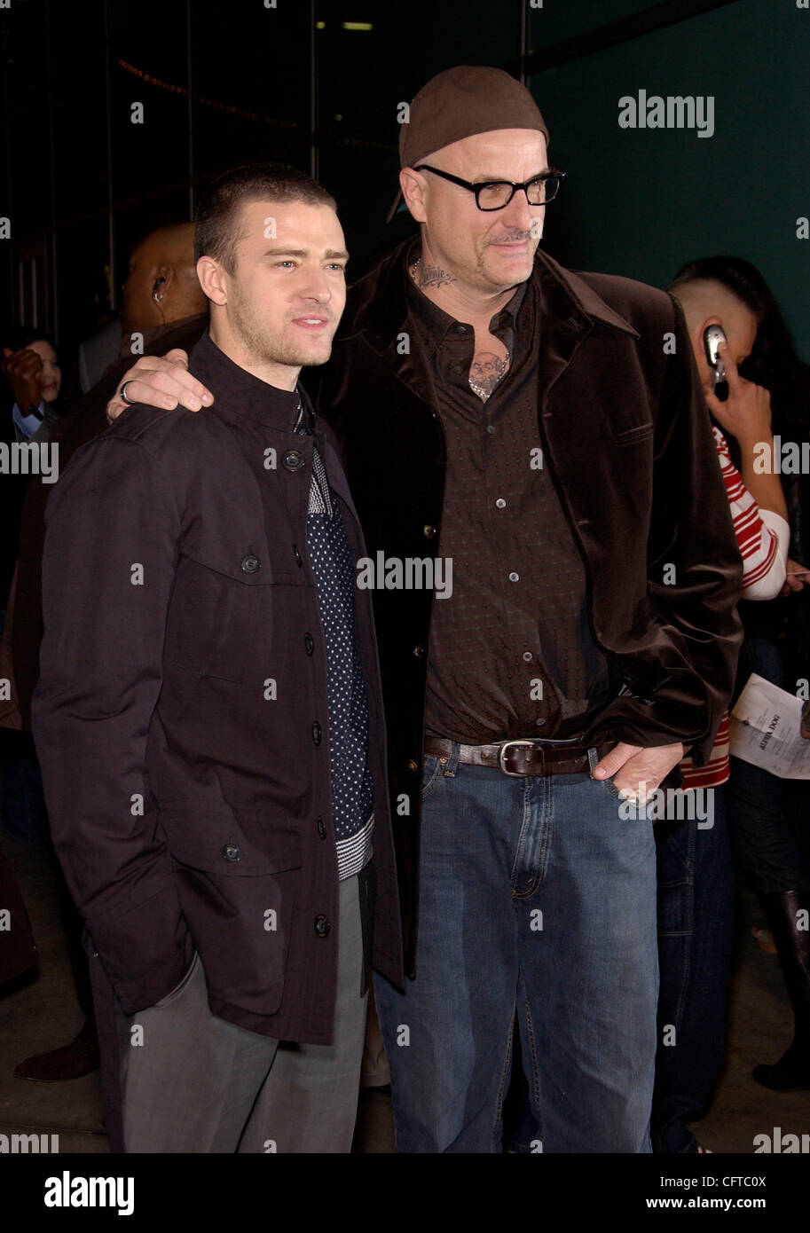 3. Januar 2007; Hollywood, Kalifornien, USA; Schauspieler JUSTIN TIMBERLAKE & Director NICK CASSAVETES bei der Weltpremiere von "Alpha Dog" statt auf den Arclight Kinos. Obligatorische Credit: Foto von Lisa O'Connor/ZUMA Press. (©) Copyright 2007 von Lisa O'Connor Stockfoto