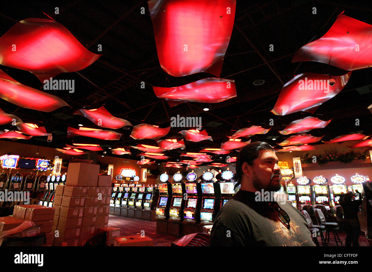 11. Januar 2007, San Diego, Kalifornien, USA James 'Potts' Hill, ein Mitglied des Stammes "La Posta", blickt auf seinen Stamm neue Casino, das Casino La Posta, in der Nähe von Crestwood Gipfel aus der i-8 obligatorisch Credit: Foto von EARNIE GRAFTON/San Diego Union-Tribune/Zuma Press. Copyright 2007 San Diego Union Tribu Stockfoto