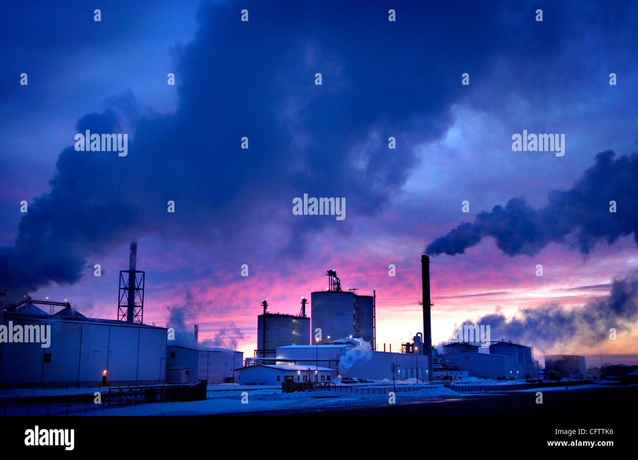 GLEN STUBBE • gstubbe@startribune.com The Heartland Maisprodukte Ethanolfabrik in Winthrop, Minn.  Kernland Maisprodukte ist im Besitz der Landwirt Genossenschaft, die 16 Millionen Gallonen pro Jahr Mais gewonnenem Ethanol produziert. Stockfoto