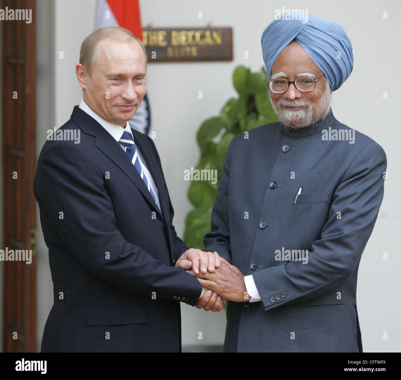 Premierminister von Indien Dr. Manmohan Singh(r) Treffen mit Präsident von Rußland Vladimir Putin in Deli. Stockfoto