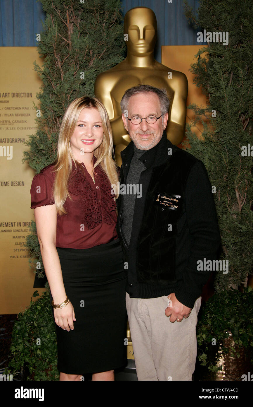 5. Februar 2007 - Beverly Hills, CA, USA - Film Regisseur STEVEN SPIELBERG und JESSICA CAPSHAW am 79. Academy Award Oscar Mittagessen hielt eine Beverly Hills Hotel. Stockfoto