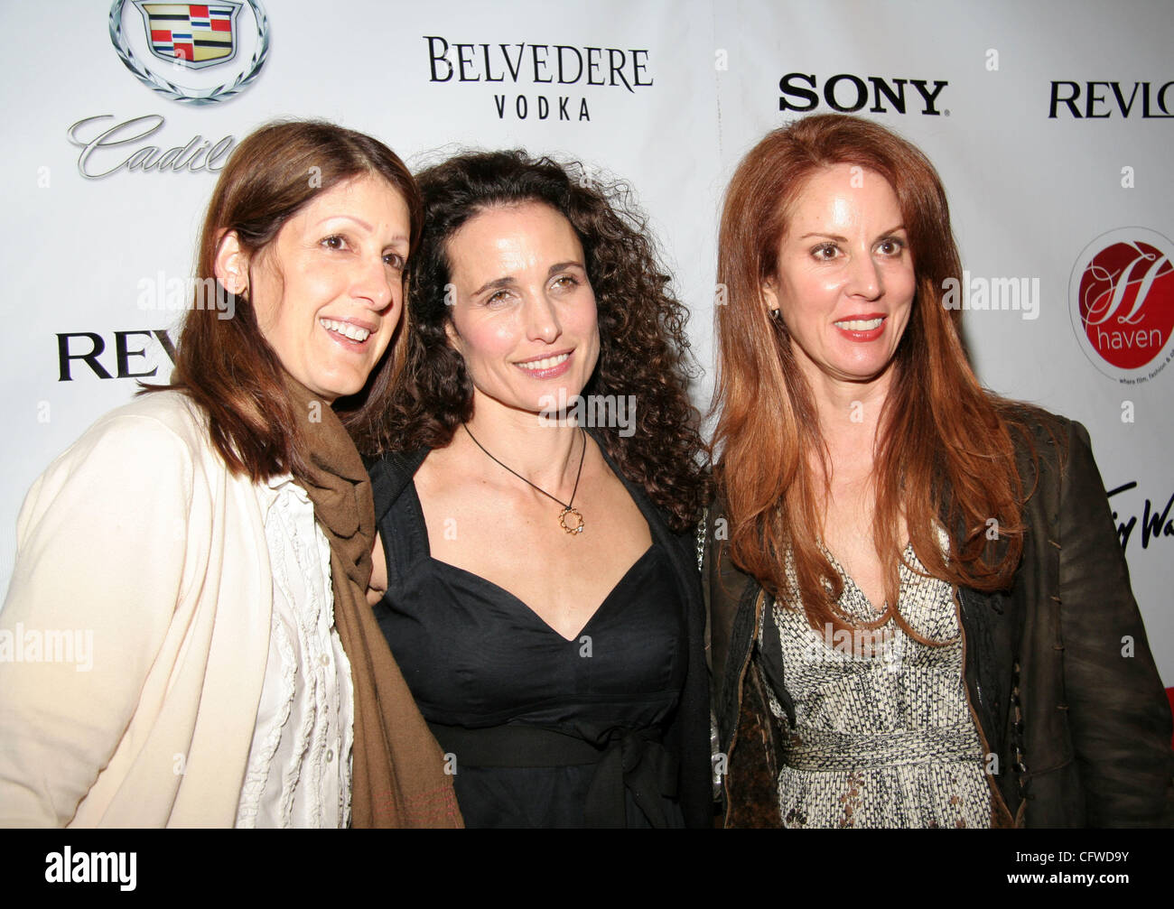 21. Februar 2007; Los Angeles, Kalifornien, USA; ANDIE MACDOWELL, ihr Manager und ihr Publizist KAREN SAMFILIPPO Signatur International American Photo Veranstaltung angekommen, präsentiert die Arbeit der Promi-Fotografen profitieren die Wohltätigkeitsorganisation ihrer Wahl im Haven in Beverly Hills statt. Obligatorische Credit: Foto Stockfoto