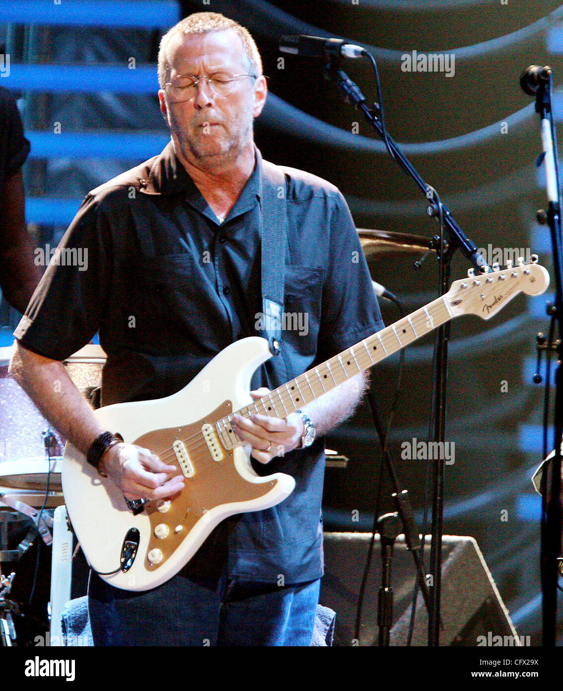 Eric Clapton führt Sonntag, 18. März 2007 im HP Pavilion in San Jose, Kalifornien. (Aric Crabb / der Oakland Tribune) Stockfoto