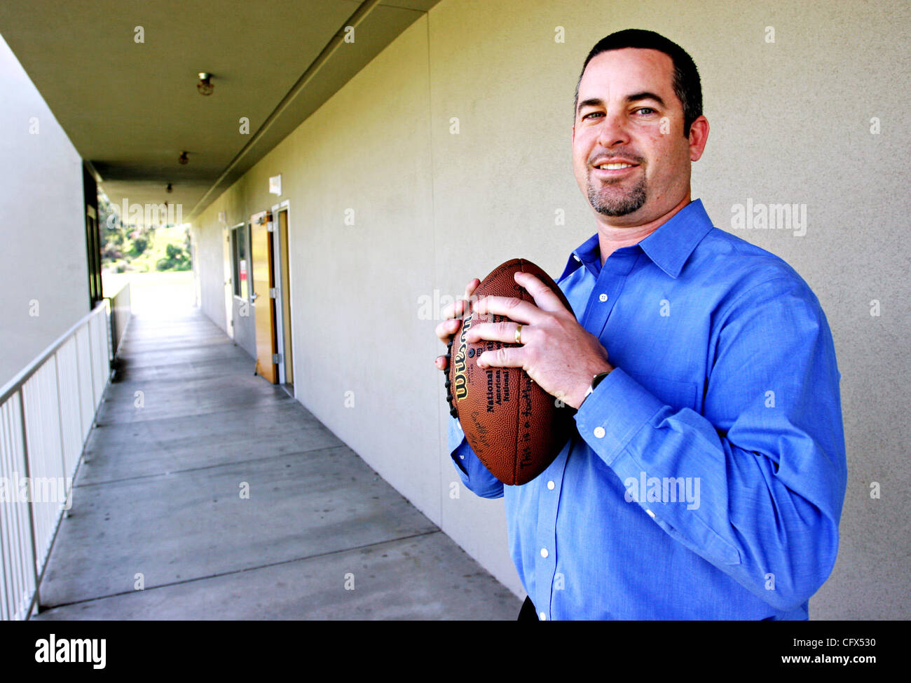 Hayward Fußballtrainer Casey Moreno erscheint in Hayward High School auf Donnerstag, 22. März 2007, in Hayward, Kalifornien. Er verlässt am Ende des Jahres die Dublin High School-Team zu coachen. (Jane Sommerkonzerte/The Daily Review) Stockfoto