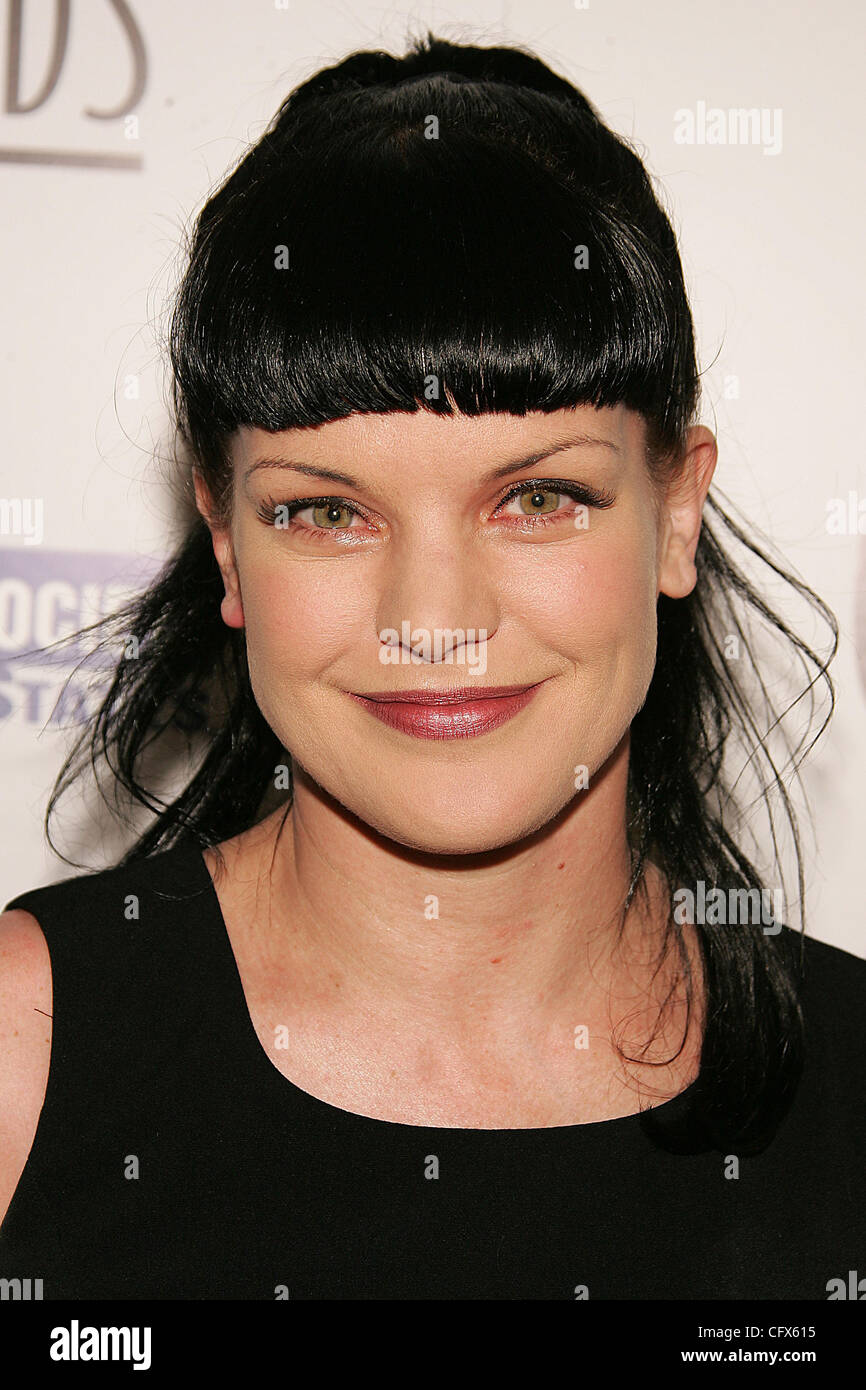 © 2007 Jerome Ware/Zuma Press Schauspielerin PAULEY PERRETTE während Ankünfte für die 21. Genesis Awards, präsentiert von der Hollywood-Büro von der Humane Society der Vereinigten Staaten, im Beverly Hilton Hotel in Beverly Hills, Kalifornien statt.  Samstag, 24. März 2007 Beverly Hilton Hotel Beverly Hills, CA Stockfoto