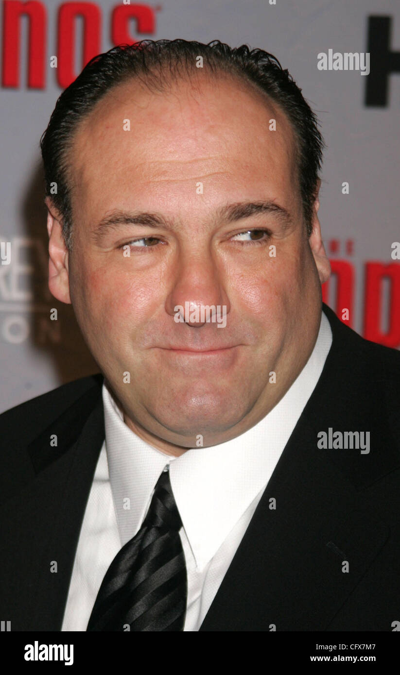 27. März 2007 statt - New York, NY, USA - Schauspieler JAMES GANDOLFINI an die Eingänge für die Weltpremiere von der letzten Staffel von "The Sopranos" in der Radio City Music Hall. (Kredit-Bild: © Nancy Kaszerman/ZUMA Press) Stockfoto