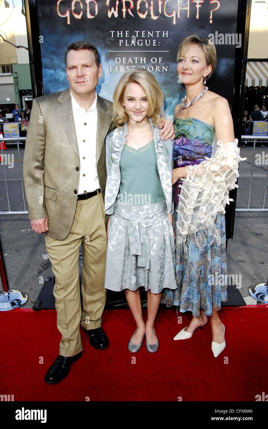 29. März 2007 - statt Hollywood, Kalifornien, USA - David Robb, AnnaSophia Robb und Janet Robb während der Premiere des neuen Films von Warner Bros. Pictrures THE REAPING, im Mann Village Theater, am 29. März 2007, in Los Angeles...  -K52404MGE(Credit Image: © Michael Germana/Globe Photos/ZU Stockfoto