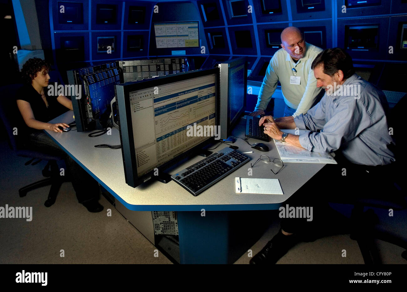 10. Mai 2007 - San Diego, CA, USA - Scripps Klinik Praxisgemeinschaft Ärzte am Scripps Klinik Carmel Valley. Elektronische Patientenakten geben Ärzte und Krankenschwestern Schnellzugriff zu Röntgen, CT und MRT-Aufnahmen. Stockfoto