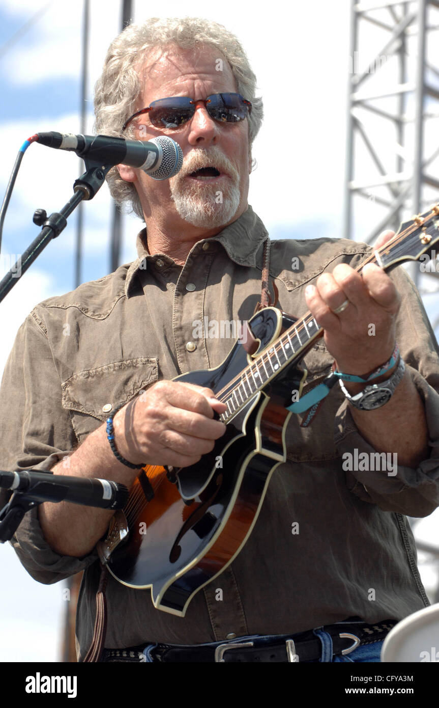 5. Mai 2007 Indio, CA; USA, führt die legendäre Musiker CHRIS HILLMAN live als Teil der ersten jährlichen Stagecoach Country Music Festivals, das Empire Polofeld befindet sich in Indio stattfand.  Die Postkutsche Festival lockt Musikfans aus der ganzen Land zu sehen, dort Lieblingskünstler auf f Stockfoto