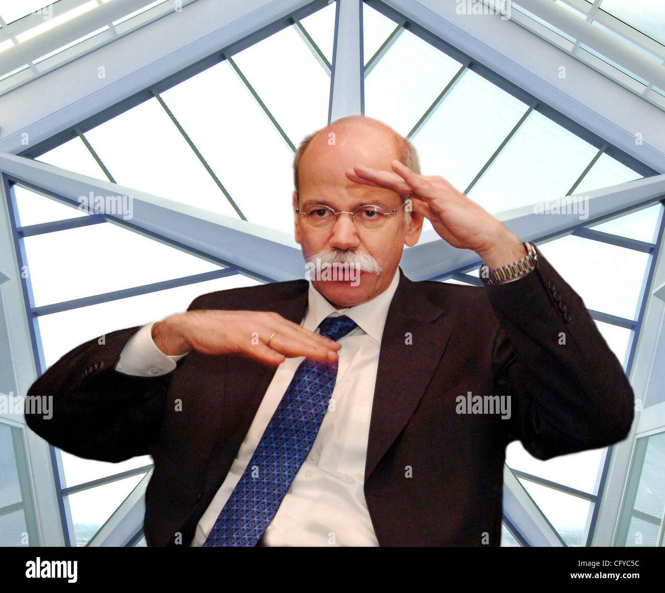 14. Mai 2007 - Detroit, Michigan, USA - DIETER ZETSCHE, CEO von DaimlerChrysler ist gesehen sprechen in diesem 2004 Foto bei DaimlerChrysler Quartier in der Nähe von Detroit, MI. Daimler hat heute bekannt gegeben, dass es verkaufen würde seine "Mehrheitsbeteiligung an Chrysler an Cerberus Capital Management für.4 Mrd.. Hinweis: Foto Stockfoto