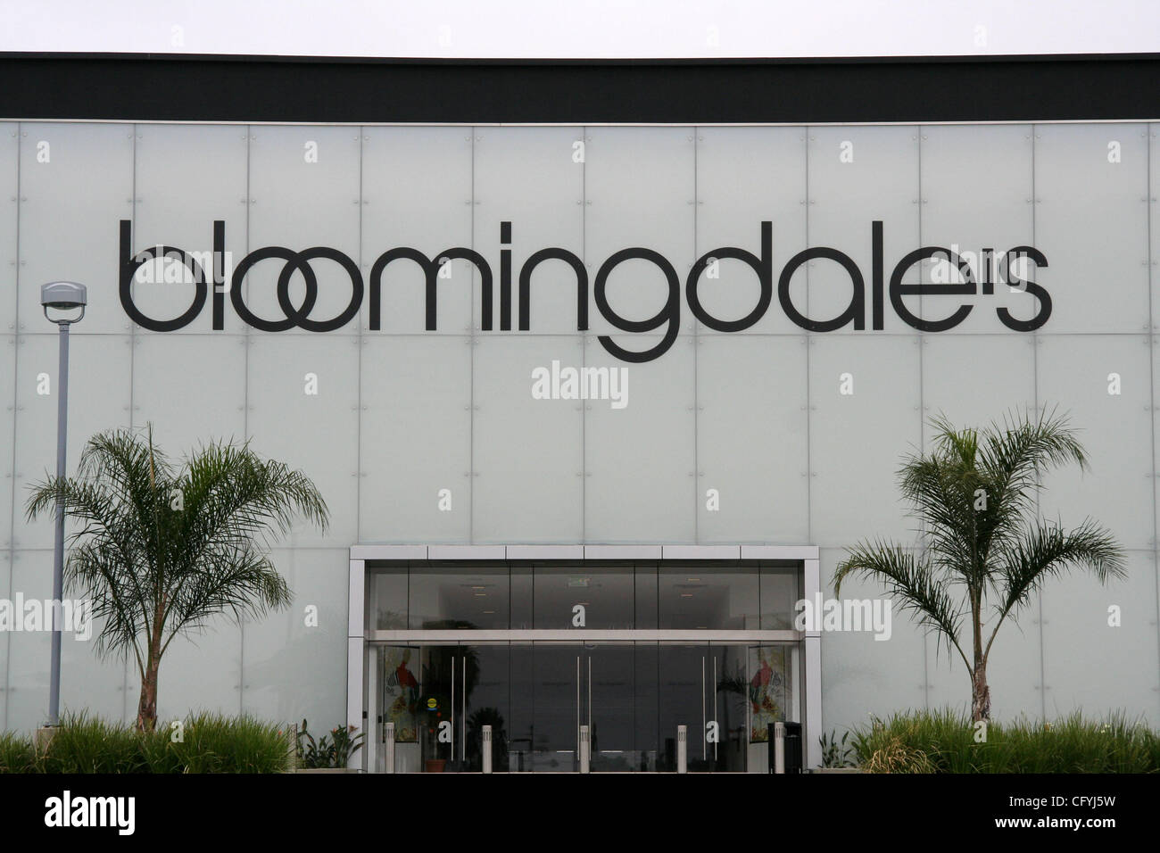 20. Mai 2007 - Costa Mesa, CA, USA - Bloomingdales ist eine Kette von gehobenen amerikanischen Kaufhäusern im Besitz von Federated Department Stores, ist auch die Muttergesellschaft von Macy's. Bloomingdale's hat 36 Filialen bundesweit, mit einem jährlichen Umsatz von 1,9 Milliarden US-Dollar.  Im Bild: Bloomingdales speichern Stockfoto