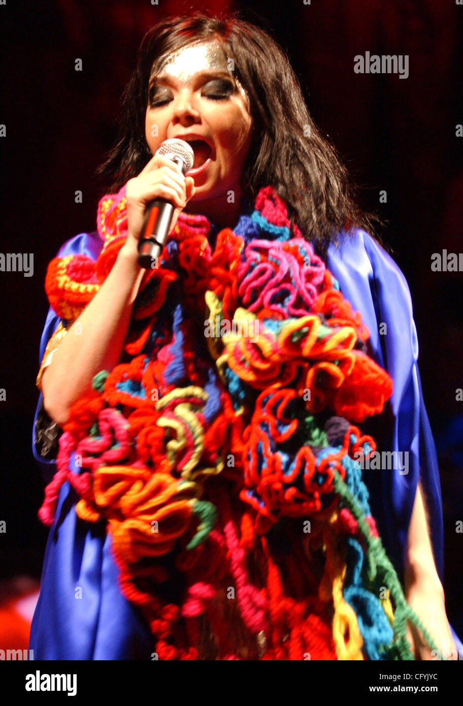 Björk führt bei einem Volta Tour Konzert im Shoreline Amphitheater Samstag, 19. Mai 2007, in Mountain View, Kalifornien (Ron Lewis/San Mateo County Times) Stockfoto