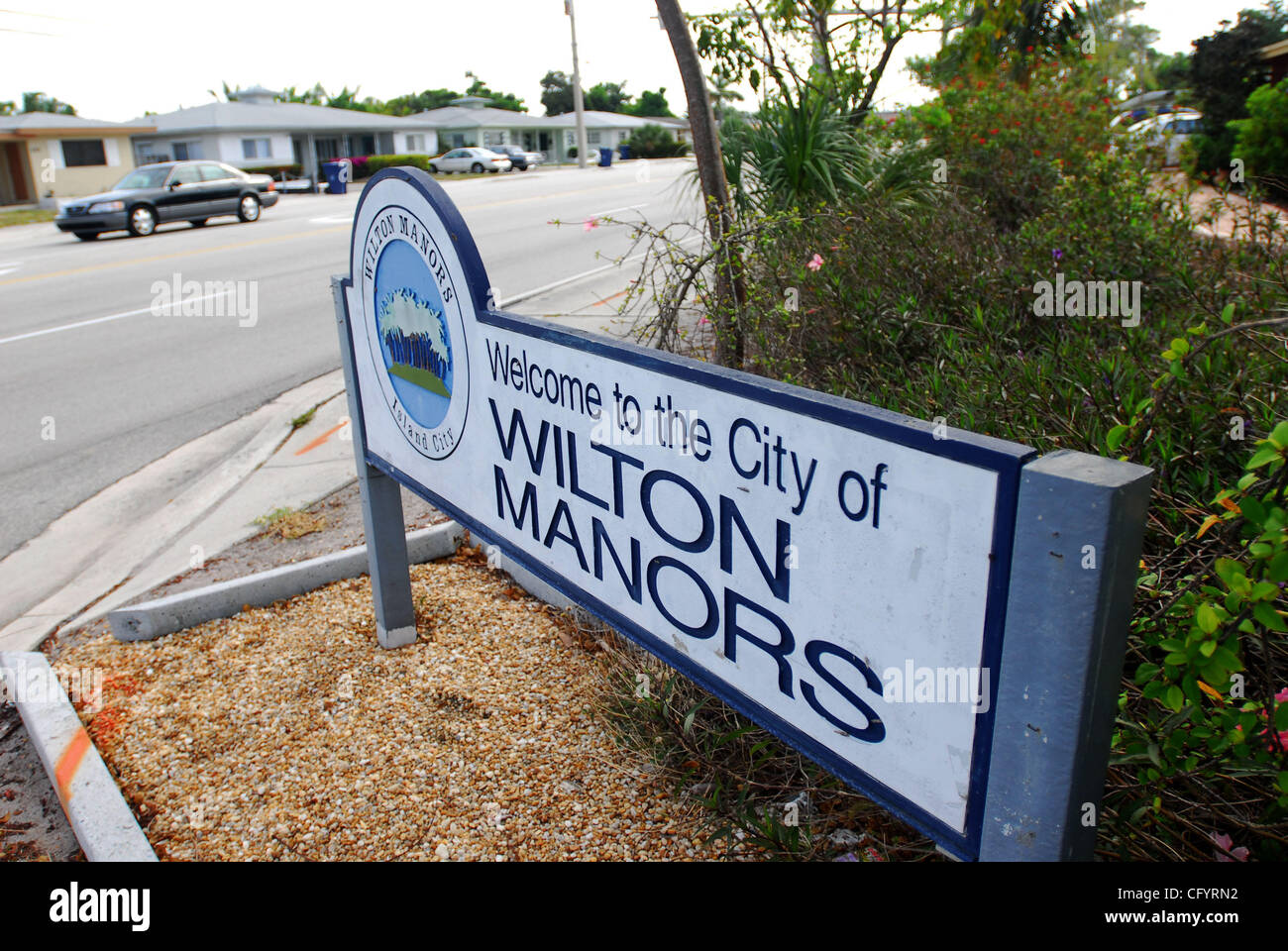 30. Mai 2007 begrüßt WILTON MANORS FLORIDA - ein Zeichen Fahrer Wilton Manors entlang NE 26th Street. Foto von JOSH RITCHIE/Zuma Press Stockfoto