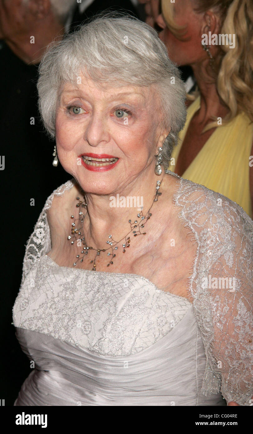 10. Juni 2007 statt - New York, NY, USA - Schauspielerin CELESTE HOLMES in der Ankunftshalle für den Tony Awards 2007 in der Radio City Music Hall. (Kredit-Bild: © Nancy Kaszerman/ZUMA Press) Stockfoto