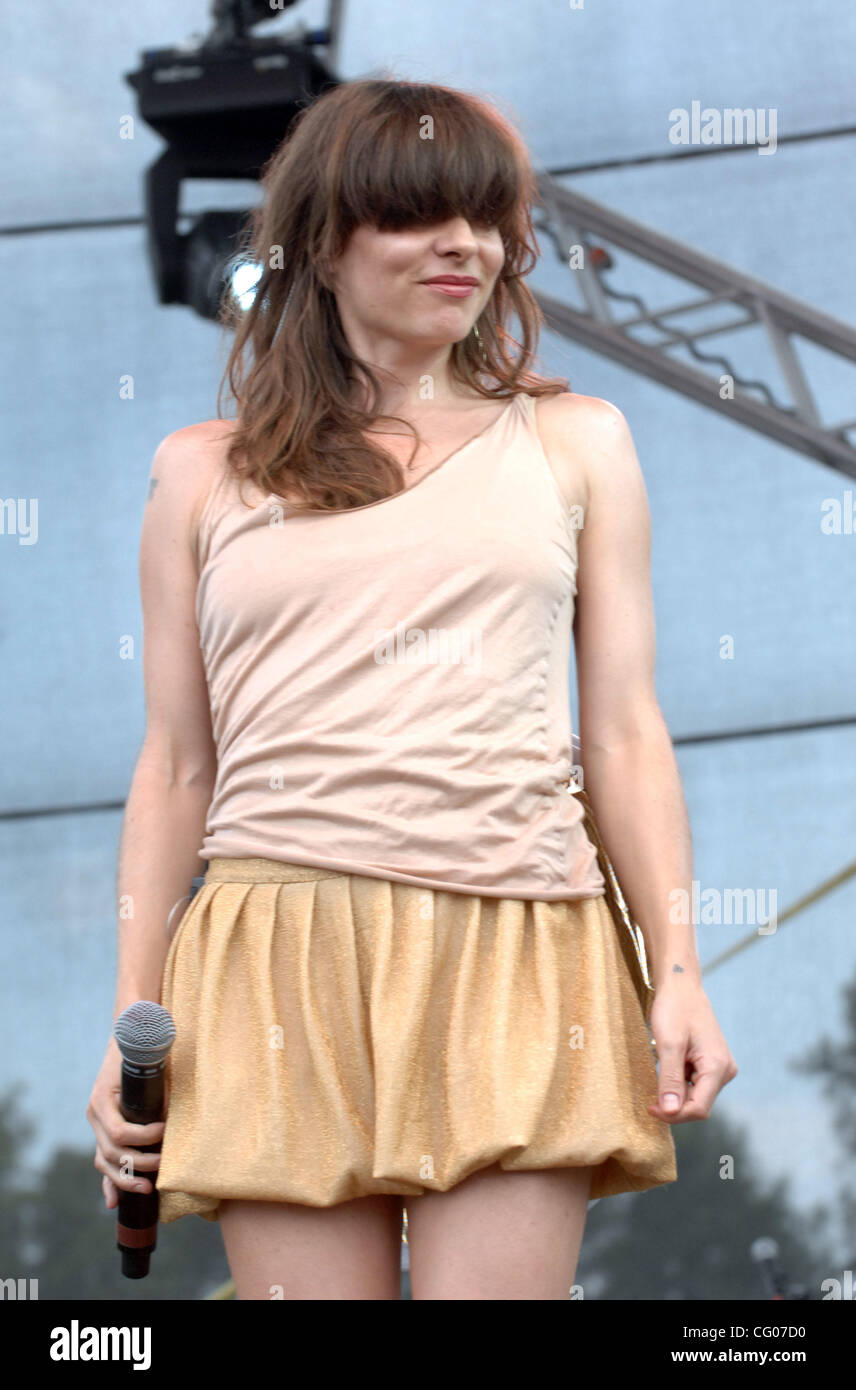 15. Juni 2007 Manchester, TN; USA, Sängerin SABINA SCIUBBA der Band Brazilian Girls führt live im Rahmen des 2007 Bonnaroo Music and Arts Festival, das in Manchester stattfand. Copyright 2007 Jason Moore. Obligatorische Credit: Jason Moore Stockfoto