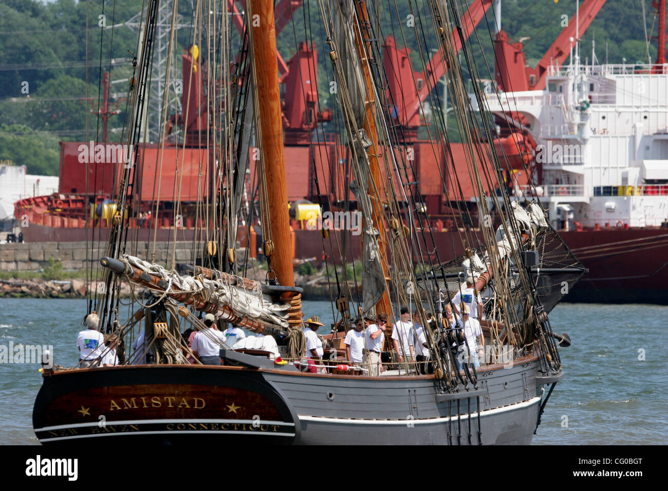 Überschrift: Freiheit Schooner Amistad beginnt Reise Beschriftung: die Freiheit Schooner Amistad verlassen seiner Heimat Port of New Haven am 21. Juni für seine Freiheit Tour 2007-2008 Atlantic. Diese transatlantischen Reise-eine epische 18-monatigen Reise zum Gedenken an den 200. Jahrestag der Abschaffung des Sklavenhandels Stockfoto