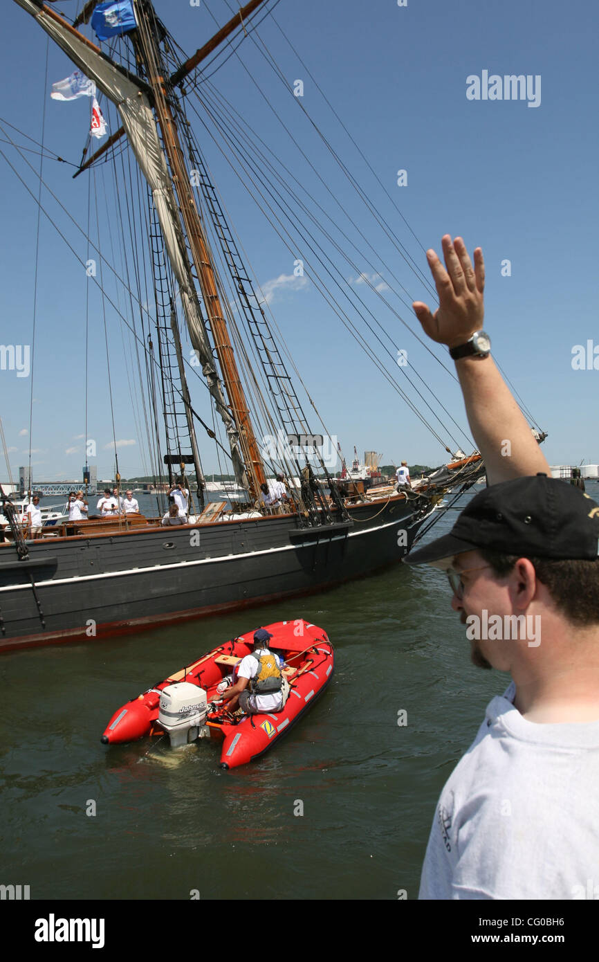 Überschrift: Freiheit Schooner Amistad beginnt Reise Beschriftung: die Freiheit Schooner Amistad verlassen seiner Heimat Port of New Haven am 21. Juni für seine Freiheit Tour 2007-2008 Atlantic. Diese transatlantischen Reise-eine epische 18-monatigen Reise zum Gedenken an den 200. Jahrestag der Abschaffung des Sklavenhandels Stockfoto