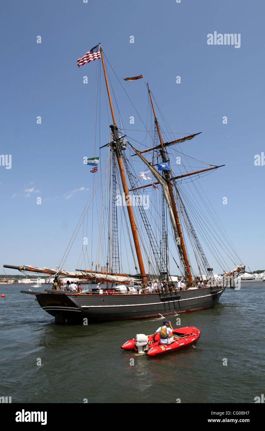 Überschrift: Freiheit Schooner Amistad beginnt Reise Beschriftung: die Freiheit Schooner Amistad verlassen seiner Heimat Port of New Haven am 21. Juni für seine Freiheit Tour 2007-2008 Atlantic. Diese transatlantischen Reise-eine epische 18-monatigen Reise zum Gedenken an den 200. Jahrestag der Abschaffung des Sklavenhandels Stockfoto