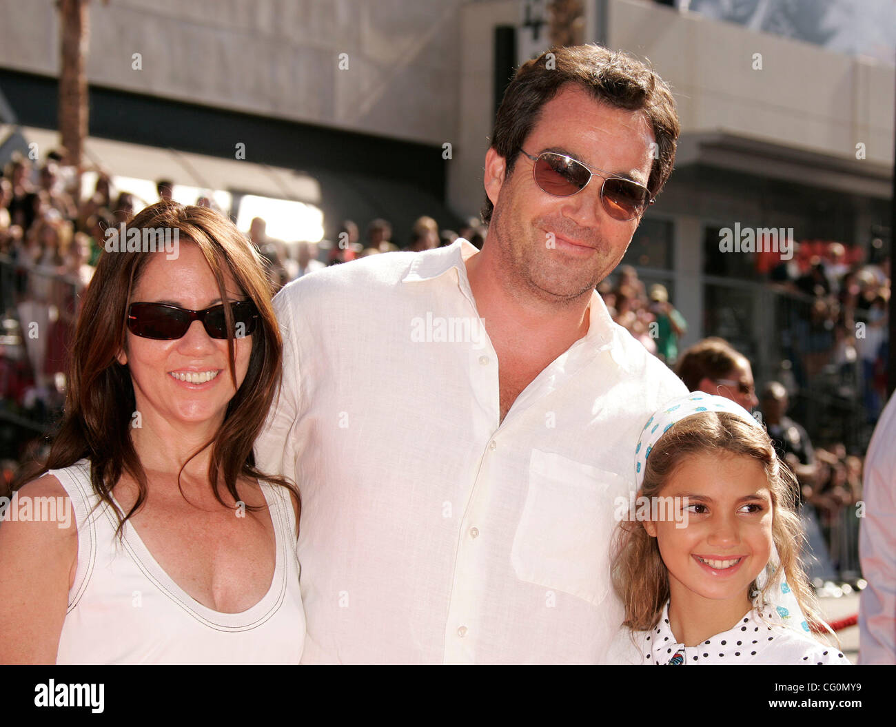 Jul 8,2007; Hollywood, Kalifornien, USA;  Schauspieler JON TENNEY, Tochter EMERSON & Freund bei der "Harry Potter und der Orden des Phönix" LA Premiere im Mann Chinese Theatre statt. Obligatorische Credit: Foto von Lisa O'Connor/ZUMA Press. (©) Copyright 2007 von Lisa O'Connor Stockfoto