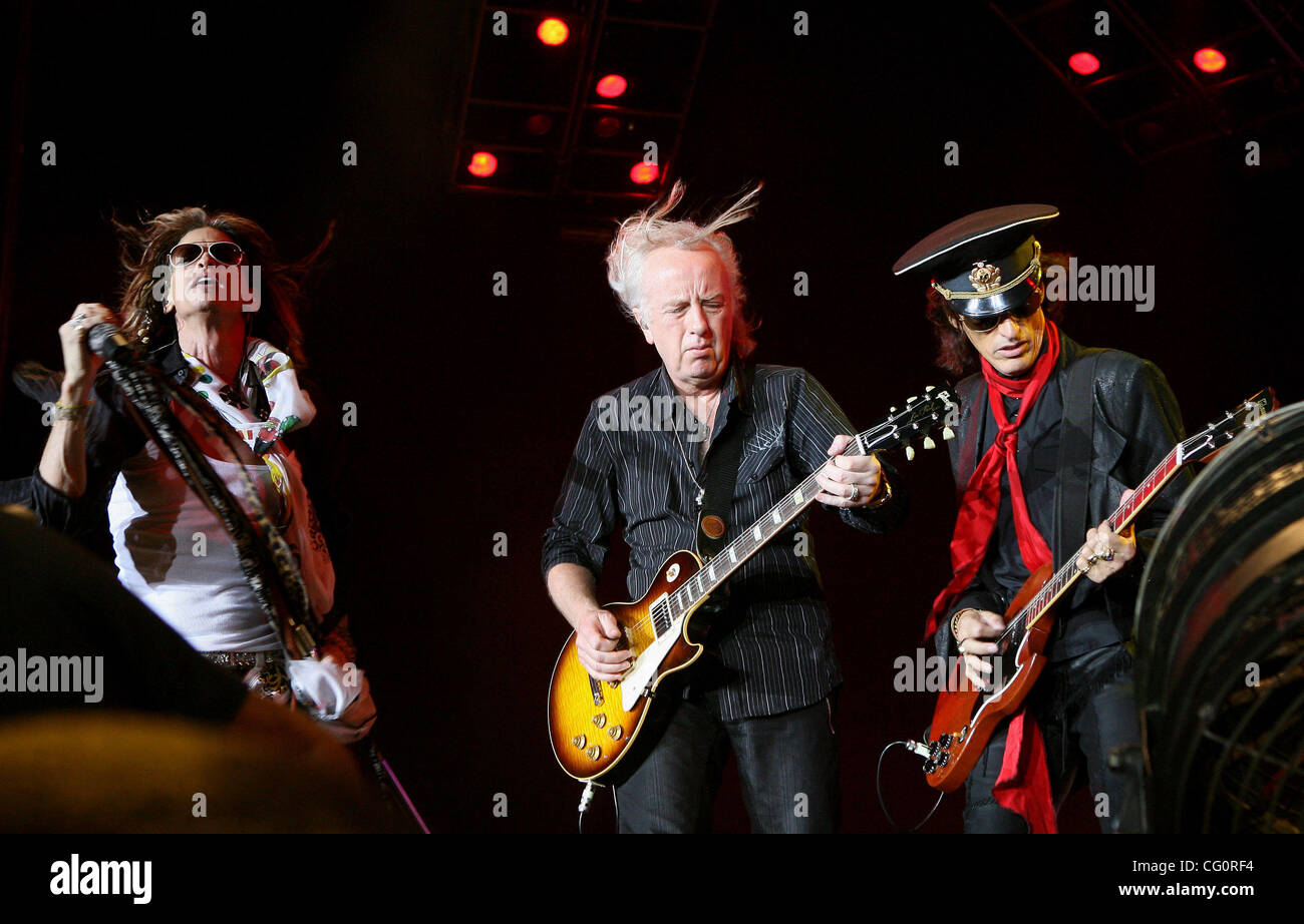 Aerosmith, ein prominenter US-amerikanischer Hard-Rock-Band-live-Konzert in Moskau. im Bild: Tyler (L), Brad Whitford und Joe Perry Stockfoto