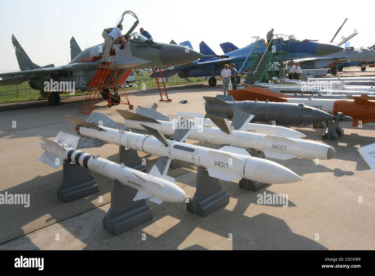 MAKS Air Show 2007 in Schukowski bei Moskau. Luftbomben und Raketen. Stockfoto