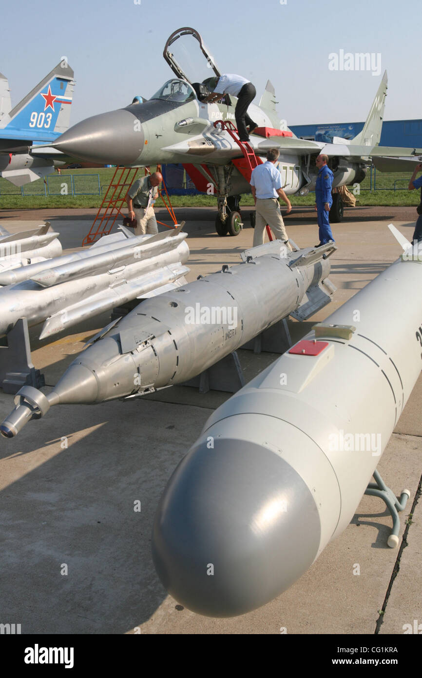 MAKS Air Show 2007 in Schukowski bei Moskau. Luftbomben und Raketen. Stockfoto