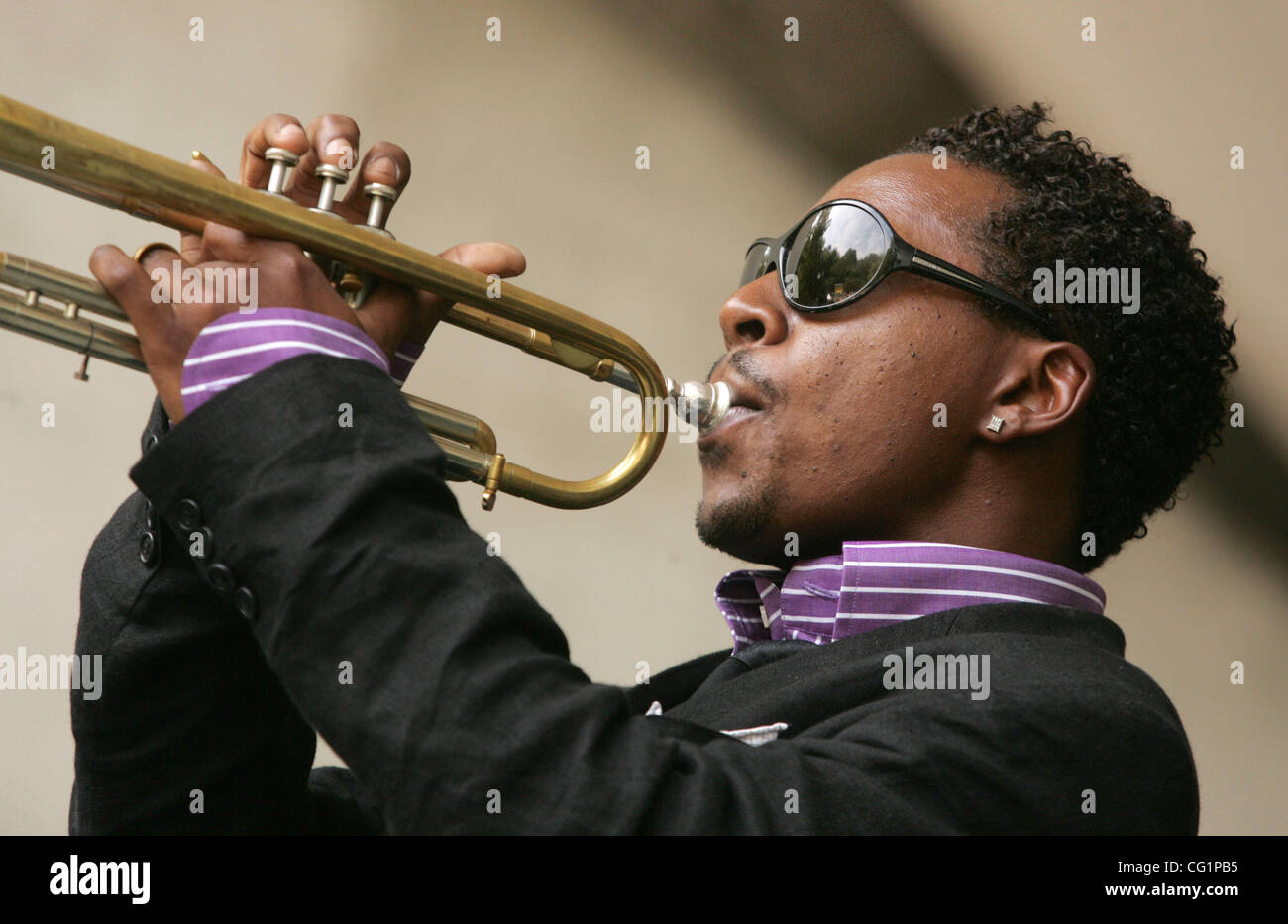 25. August 2007 führt auf das Jahr 2007 Charlie Parker Jazz Festival im Marcus Garvey Park in Harlem - New York, NY, USA - Trompeter ROY HARGROVE.  (Kredit-Bild: © Nancy Kaszerman/ZUMA Press) Stockfoto